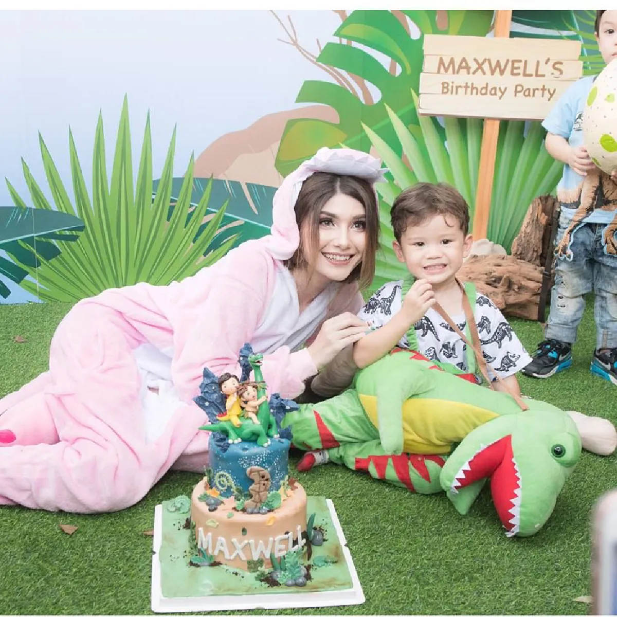 หญิงเก่งหัวใจแกร่ง! 12 ซิงเกิ้ลมัมสุดสตรองแห่งวงการบันเทิง