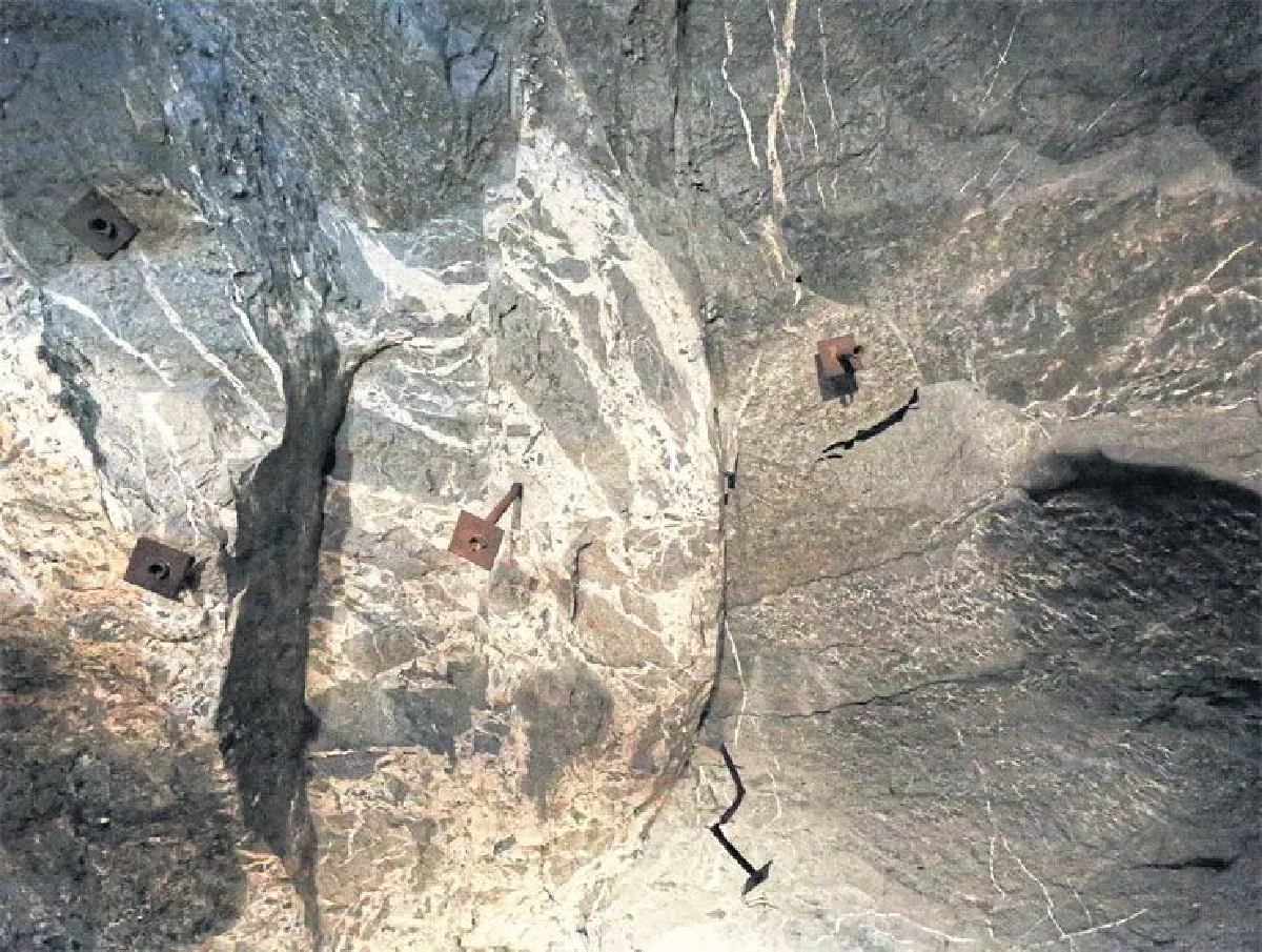 ขับโฟร์วีลฝ่าความมืด หลุดยุคสู่อุโมงค์เหมืองแร่