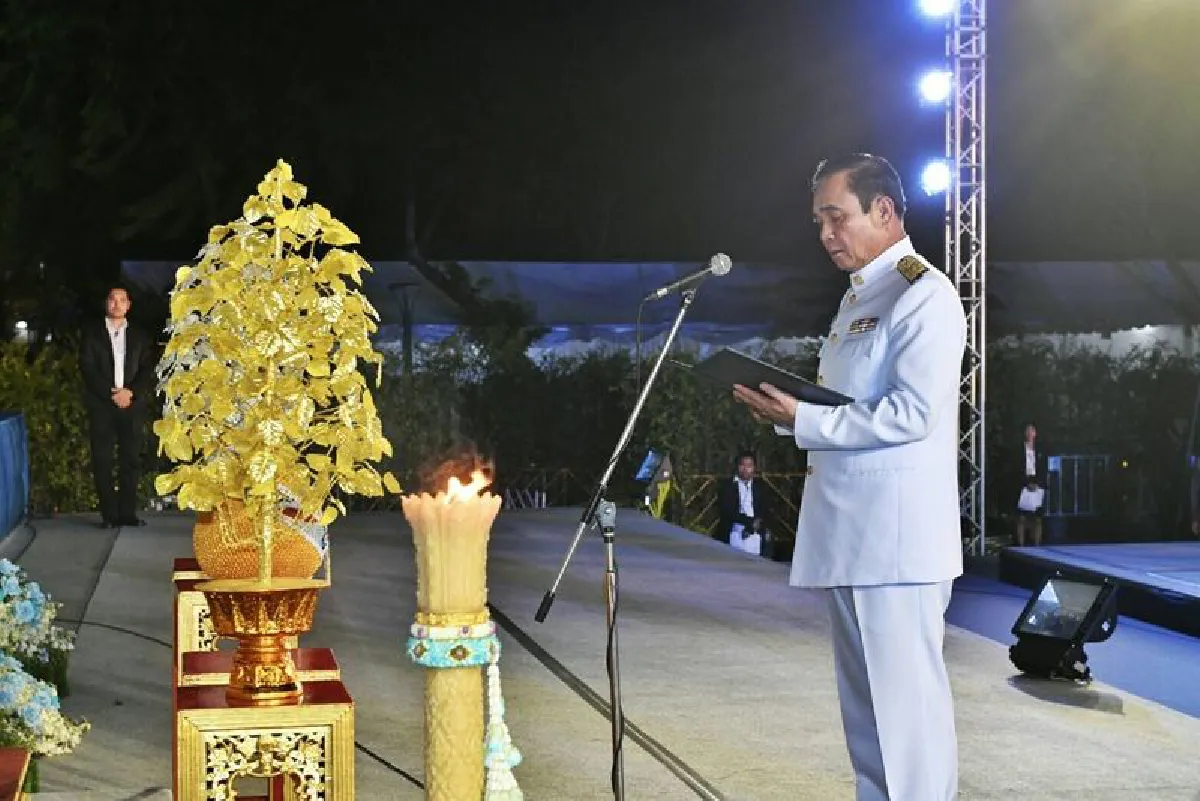 นายกฯนำจุดเทียนถวายพระพรวันเฉลิมพระชนมพรรษา