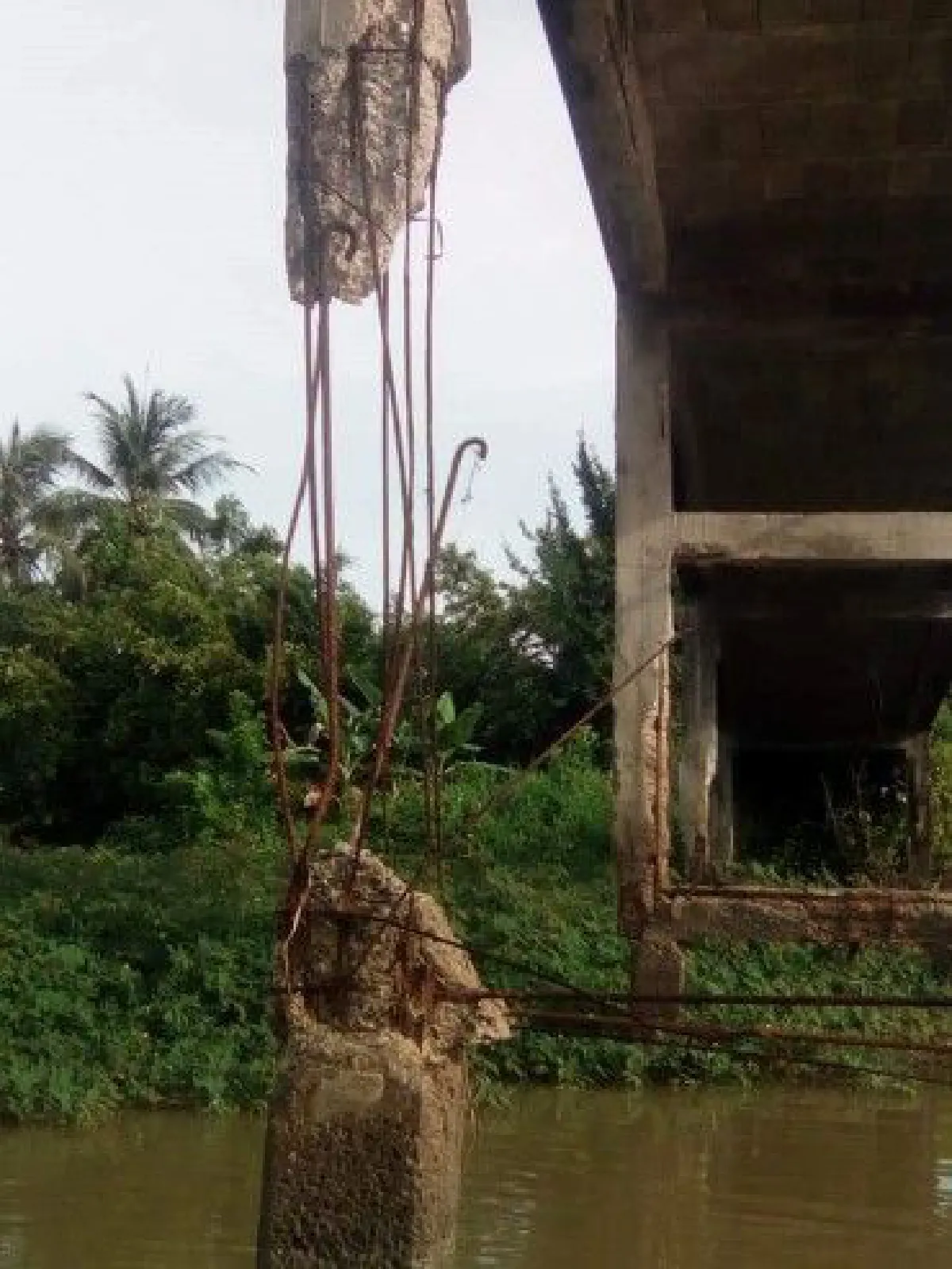 คนระโนดร้องทุกข์ "สะพานชำรุด" ตัดพ้อ "ต้องรอให้มีคนตายก่อนถึงจะซ่อมให้ใช่ไหม"