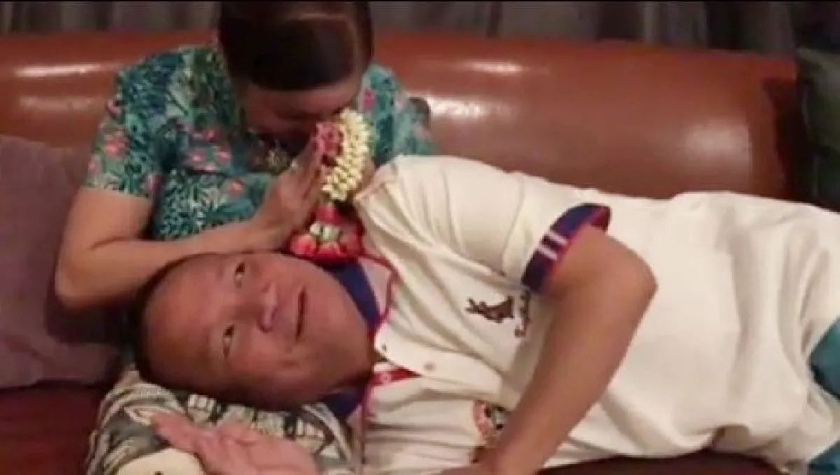"หม่ำ" นำพวงมาลัยมาไหว้เมียในวันเเม่ บอกมีเมียดีเหมือนมีแม่