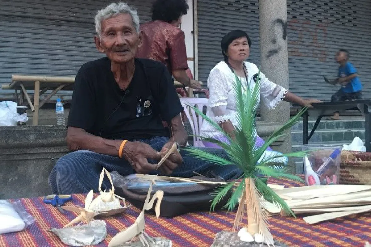 "ถนนสู้ศึก" ตลาดต้องชมแห่งอ่าวมะนาว