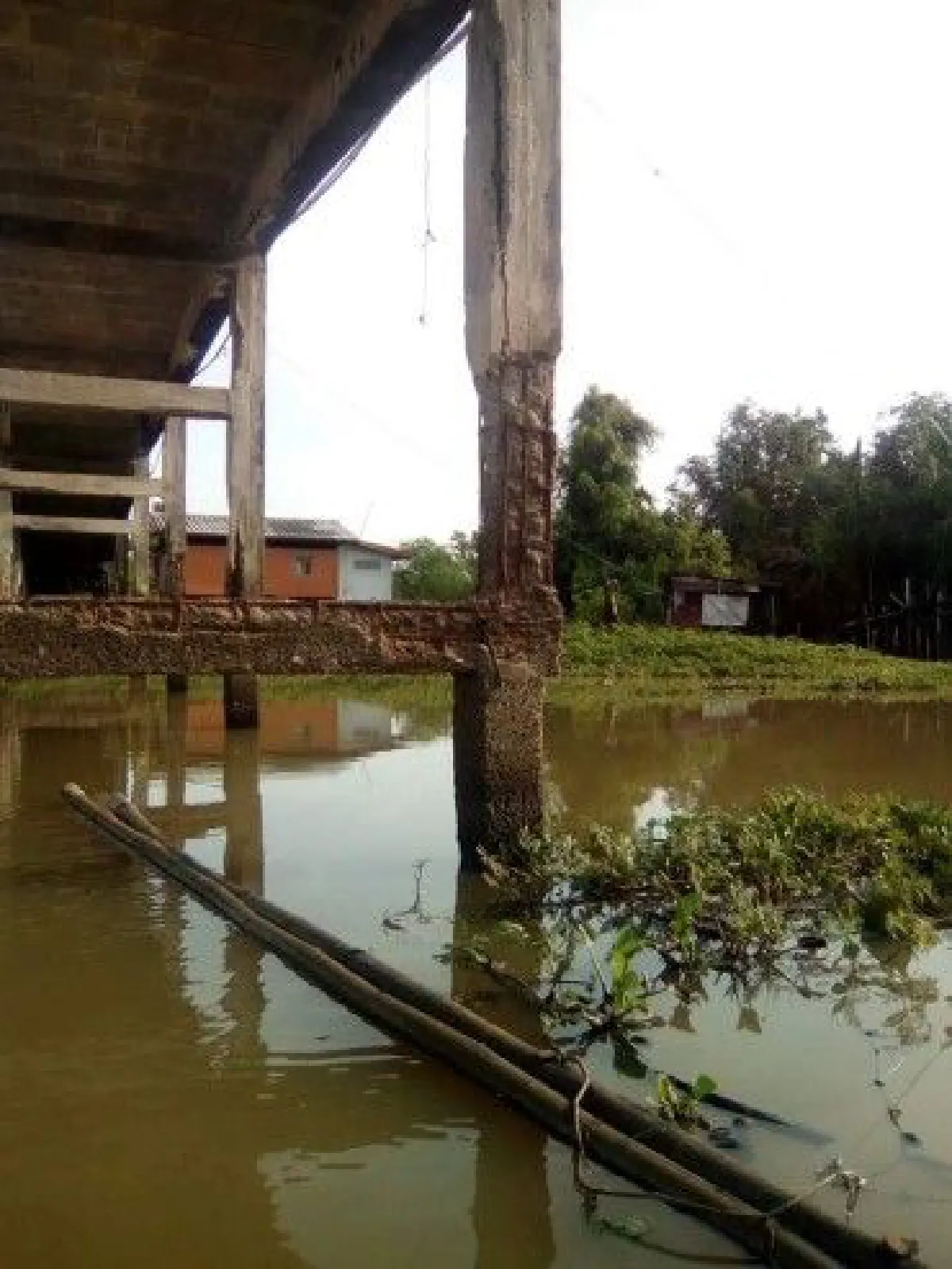 คนระโนดร้องทุกข์ "สะพานชำรุด" ตัดพ้อ "ต้องรอให้มีคนตายก่อนถึงจะซ่อมให้ใช่ไหม"