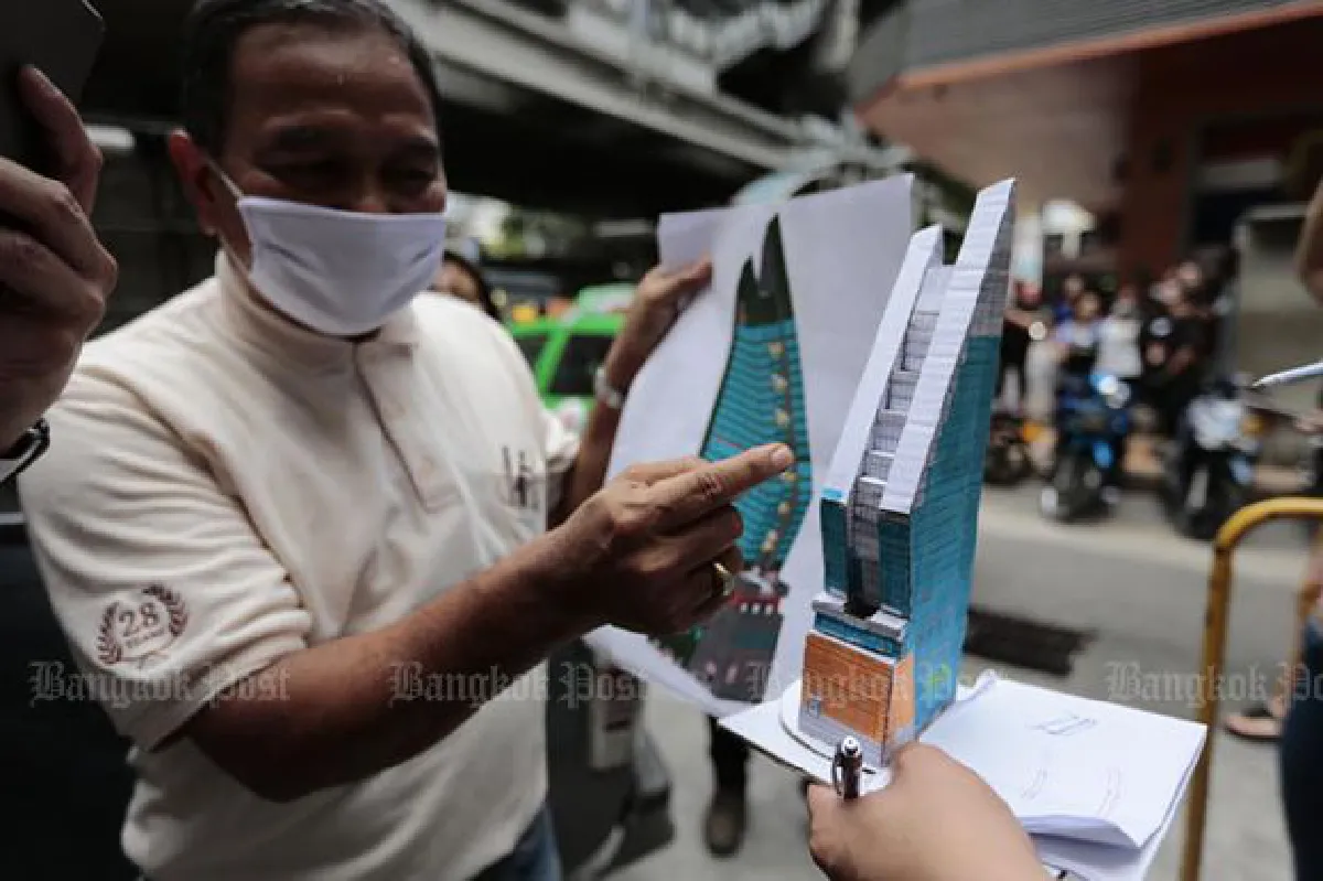 "Leaning" tower of Bangkok sparks brief panic