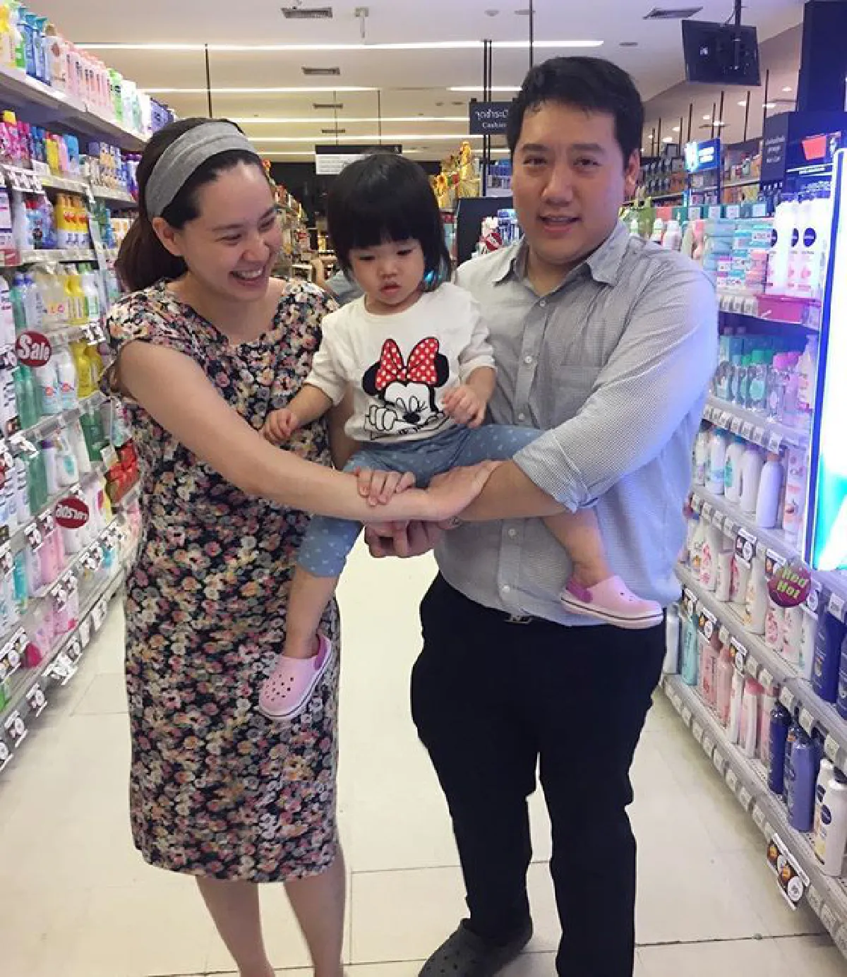 ทุ่มเทเพื่อลูก! นุ้ย สุจิรา ย้ายเข้าบ้านใหม่ในพื้นที่โรงเรียนน้องรดา