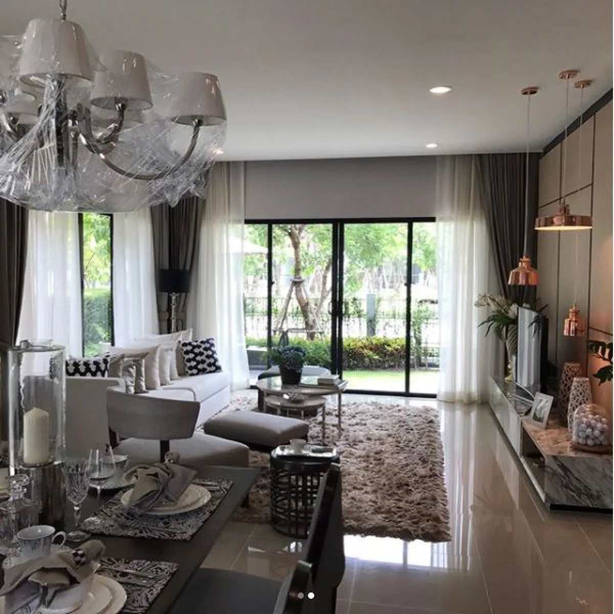 ทุ่มเทเพื่อลูก! นุ้ย สุจิรา ย้ายเข้าบ้านใหม่ในพื้นที่โรงเรียนน้องรดา