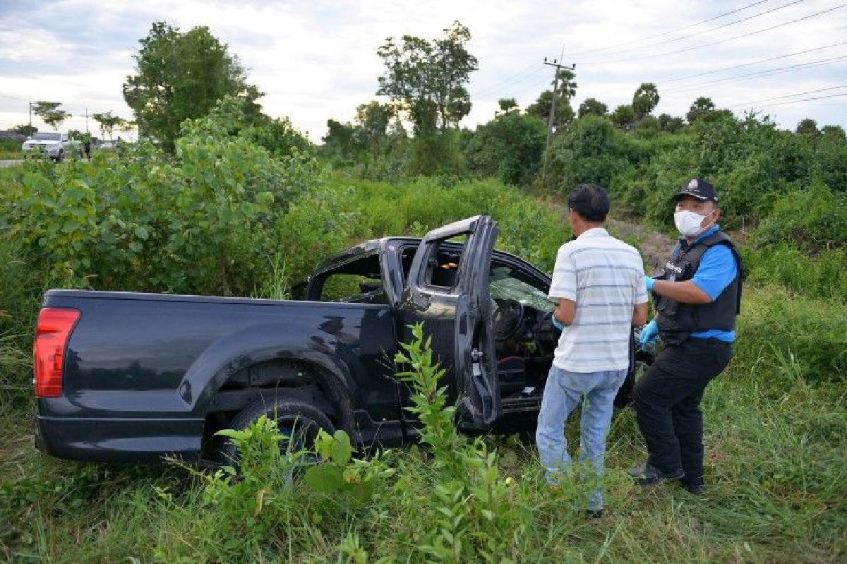 คนร้ายบุกปล้นรถกระบะจากเต๊นท์ ถูกยิงดับ1พบระเบิดแสวงเครื่องในรถ คนร้ายบุกปล้นรถกระบะจากเต๊นท์ ถูกยิงดับ1พบระเบิดแสวงเครื่องในรถ