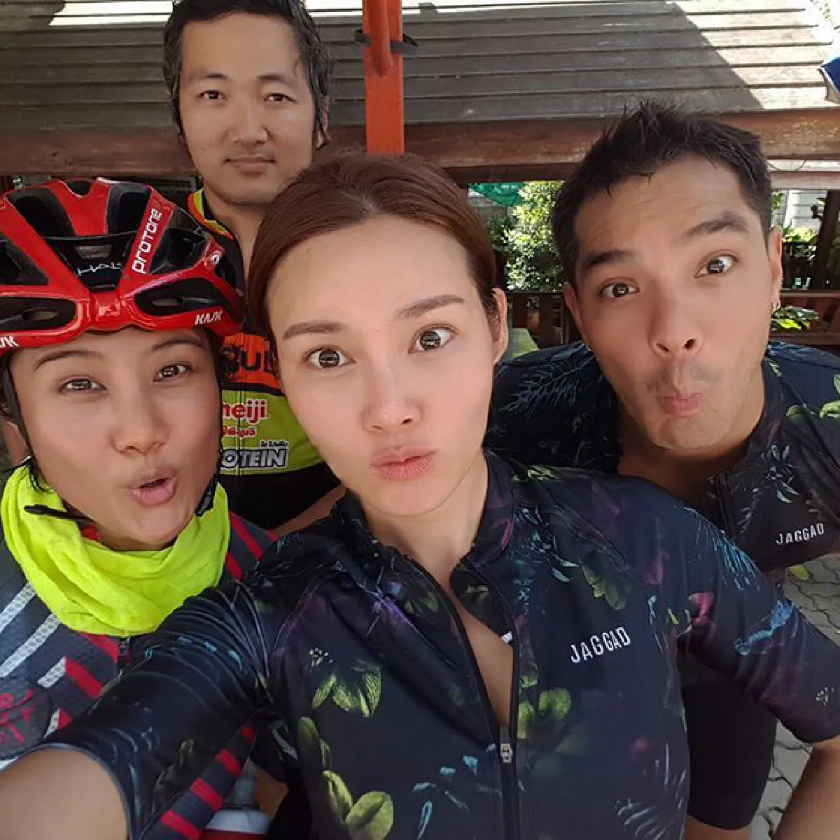 สวีท..สุขภาพดี! หญิง รฐา-ตุลย์ ตุลยเทพ ควงคู่ปั่นจักรยานในวันหยุด