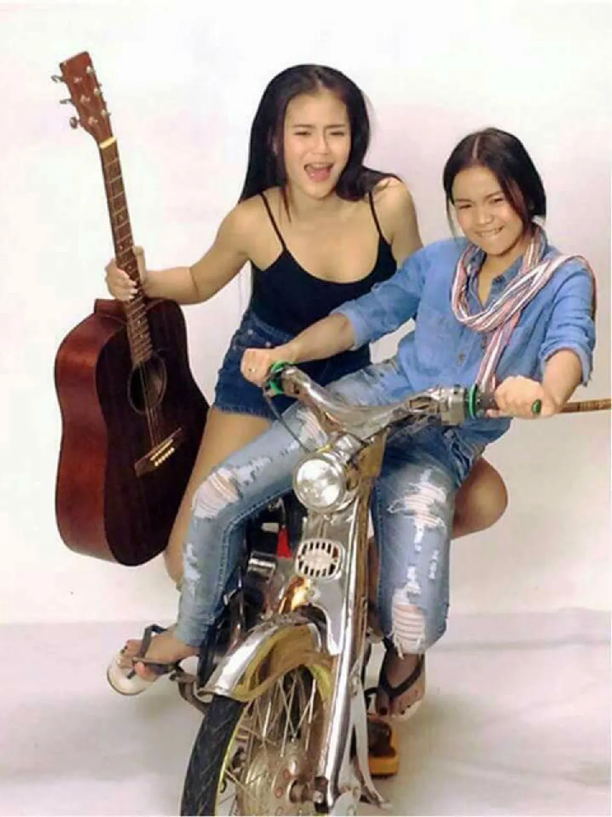 ส่องเบื้องหลัง ลำไย ไหทองคำ ถ่ายโปสเตอร์หนัง "ผู้สาวขาเลาะ"