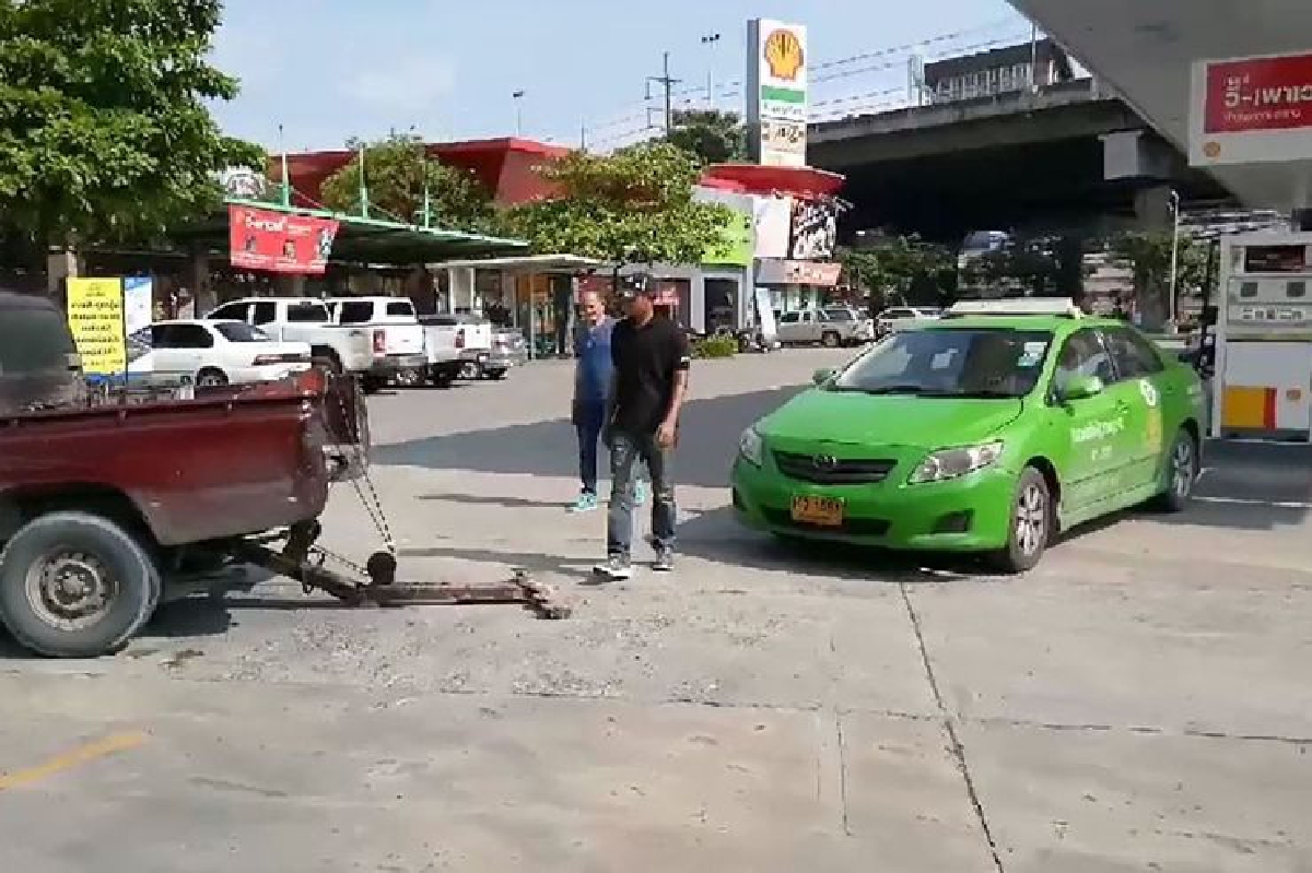 ตำรวจรวบหนุ่มไล่ทำร้ายสาวขู่จุดไฟเผาในปั้มน้ำมัน ตำรวจรวบหนุ่มไล่ทำร้ายสาวขู่จุดไฟเผาในปั้มน้ำมัน