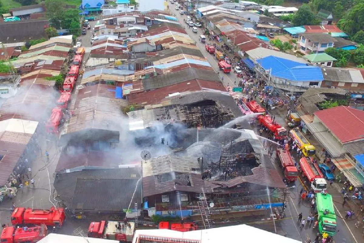 ไฟไหม้ชุมชนตลาดเก่าท่าเกวียนเผาวอด7คูหา