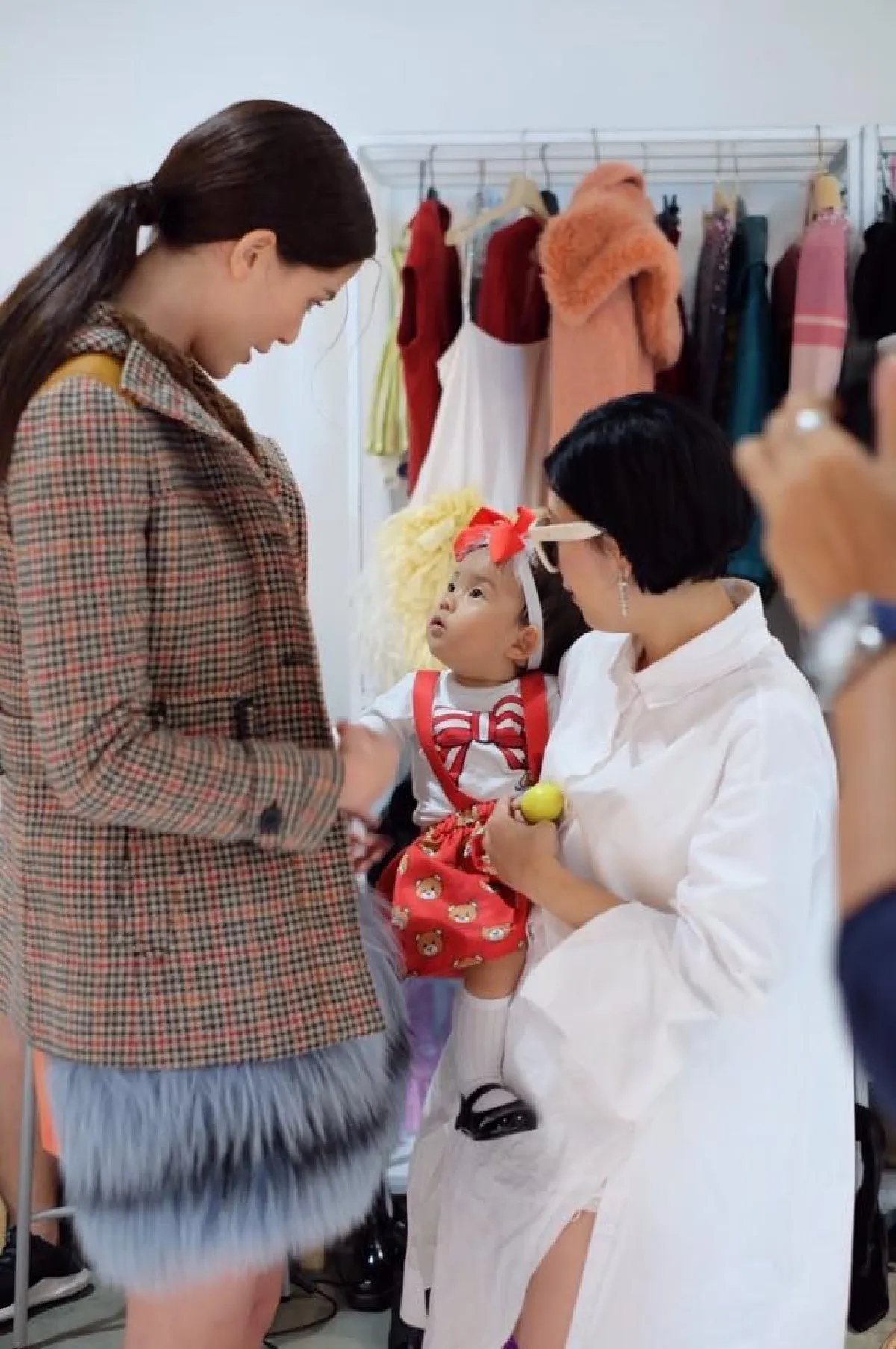 ส่องภาพเบื้องหลัง มารีญา-น้องเป่าเปา โคจรถ่ายแบบคู่ยิ่งดูยิ่งน่ารัก