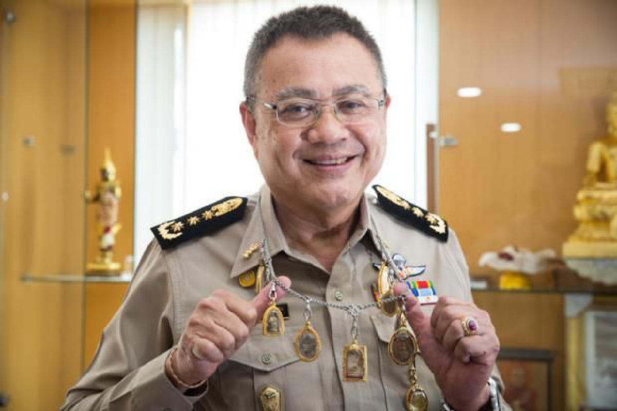 ‘แขวนพระต้องรักษาสัจจะ’ ยศพนต์ สุธรรม ผบ.เรือนจำพิเศษธนบุรี ‘แขวนพระต้องรักษาสัจจะ’ ยศพนต์ สุธรรม ผบ.เรือนจำพิเศษธนบุรี