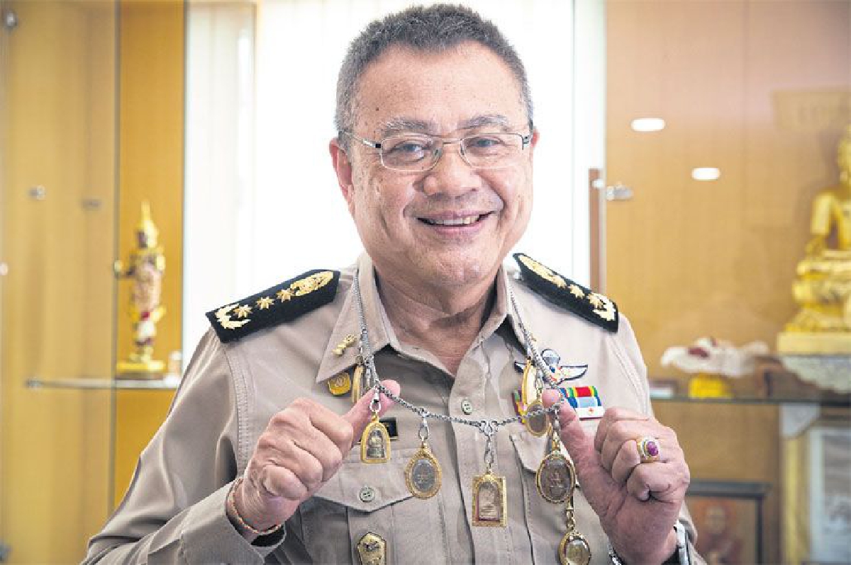 ‘แขวนพระต้องรักษาสัจจะ’ ยศพนต์ สุธรรม ผบ.เรือนจำพิเศษธนบุรี ‘แขวนพระต้องรักษาสัจจะ’ ยศพนต์ สุธรรม ผบ.เรือนจำพิเศษธนบุรี