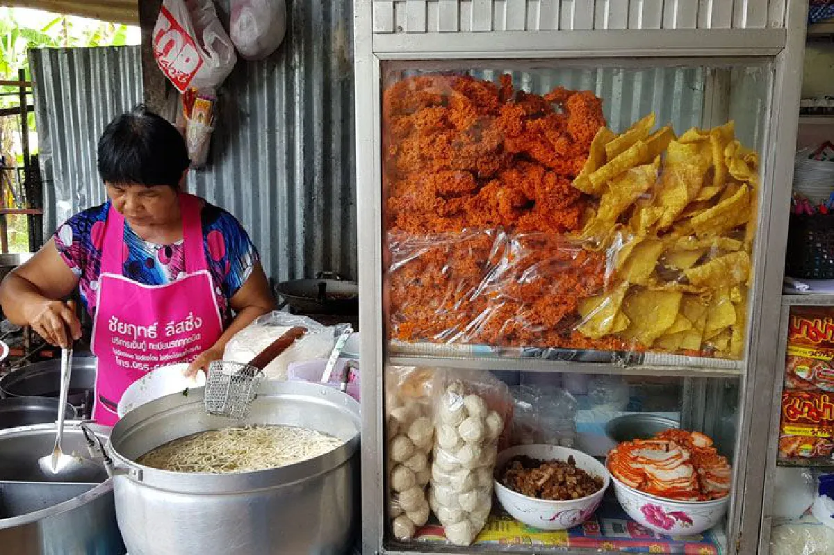 ก๋วยเตี๋ยวบ้านกร่าง ชามละ 150 อิ่มทั้งครอบครัว