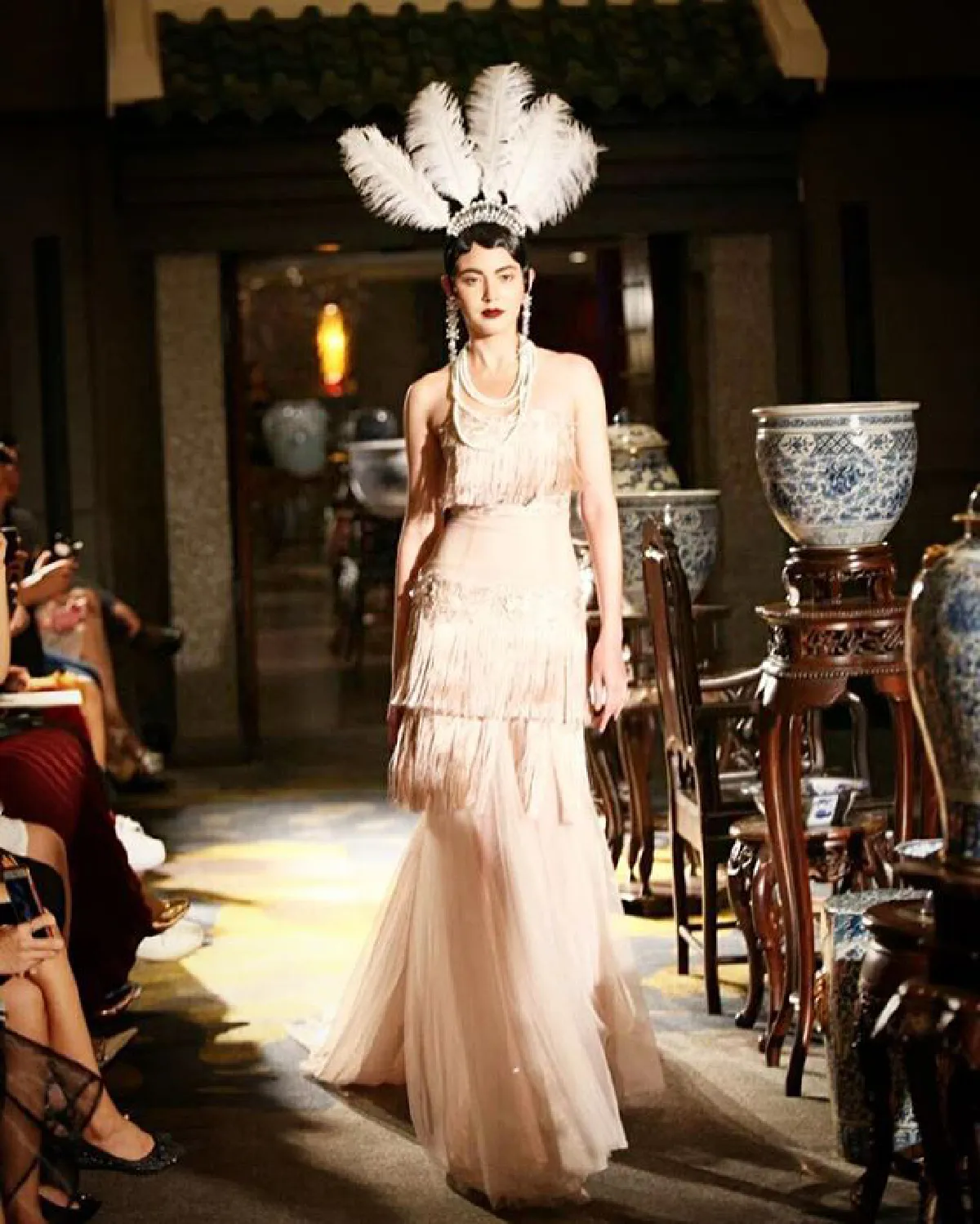 สวยสะกดทุกสายตา ใหม่ ดาวิกา เดินแบบสุดปังในชุดฟินาเล่