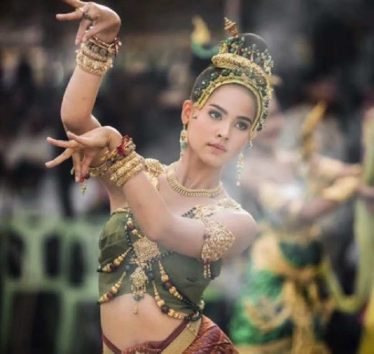 ณเดชน์-ญาญ่า ร่ายรำพิธีบวงสรวงนาคี 2 ที่คำชะโนด
