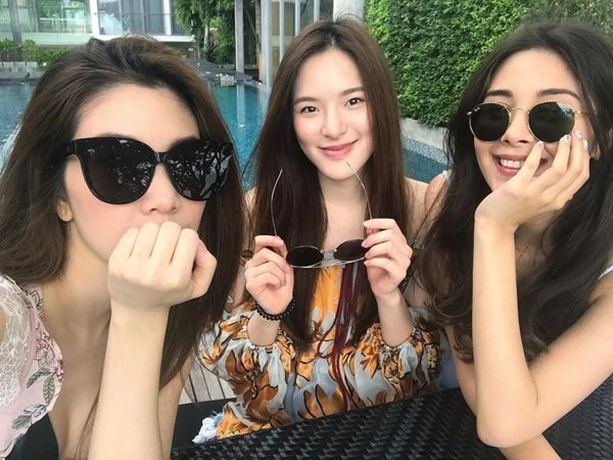 หนุ่มๆตาลุกวาว! วุ้นเส้น-แป้ง-ปันปัน อวดผิวขาวจั๊วะในทริปหัวหิน