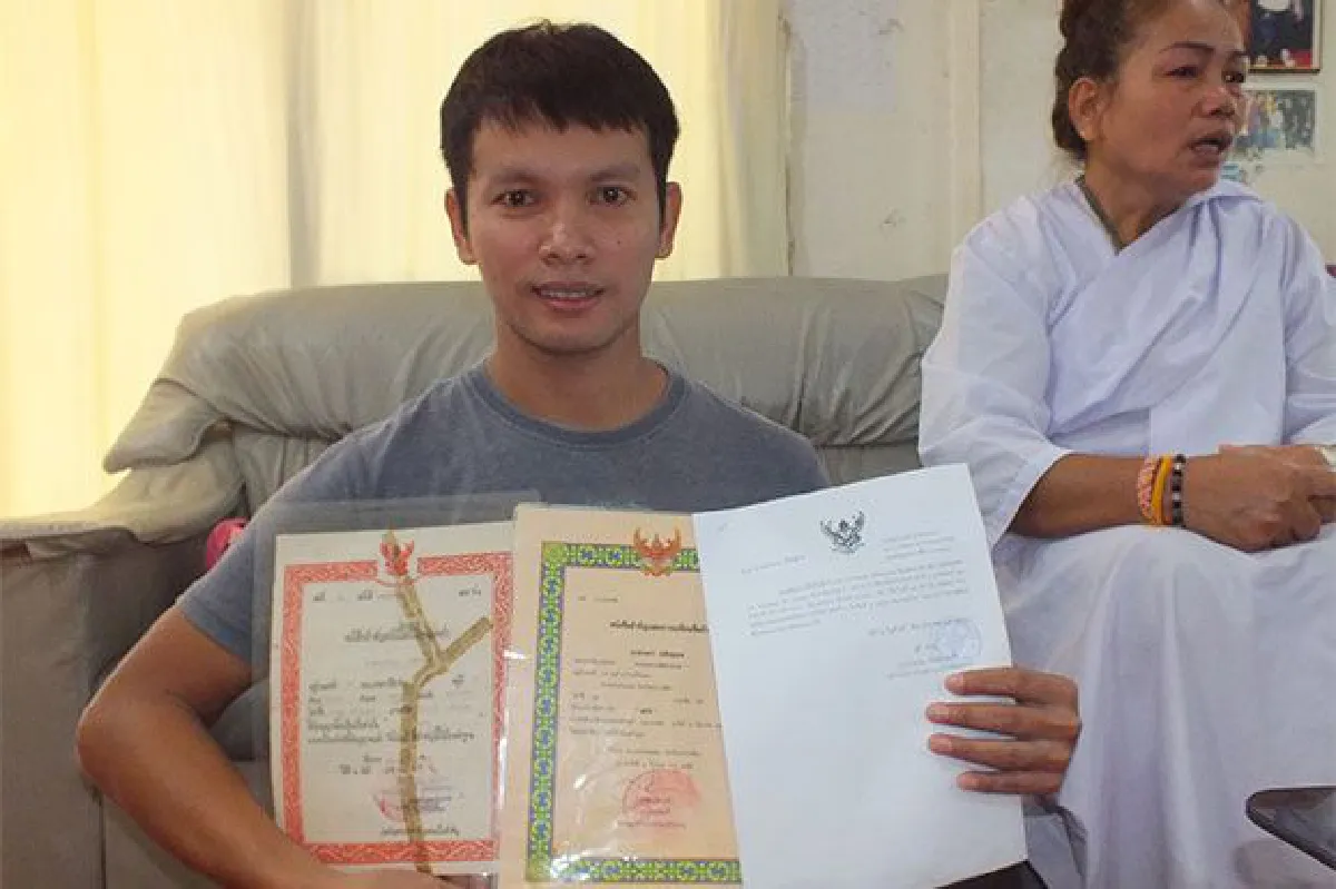 Street musician finds his real mother after 33 years