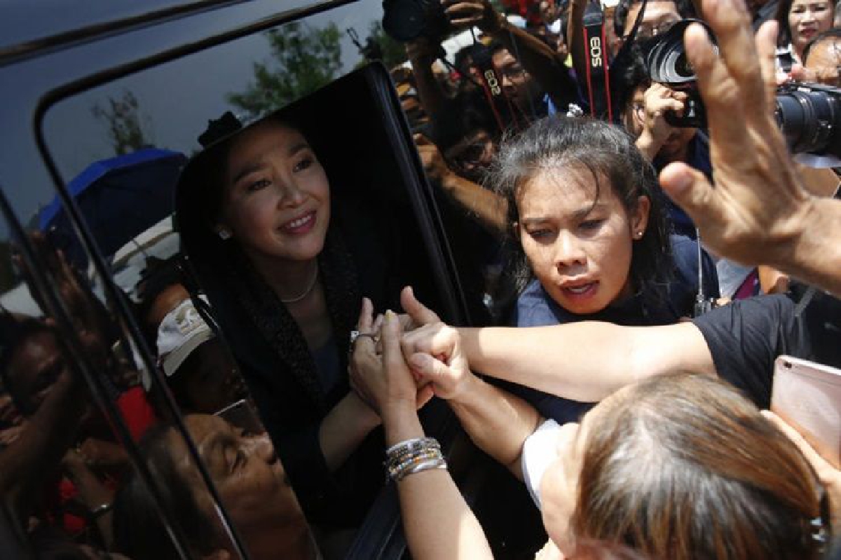 9โมงยัง"ยิ่งลักษณ์"ยังไม่ถึงศาลฯ 9โมงยัง"ยิ่งลักษณ์"ยังไม่ถึงศาลฯ