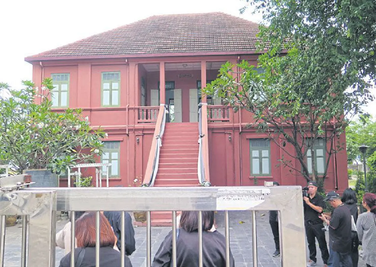 ชมตึกมหาราช และตึกราชินี ที่อ่างศิลา