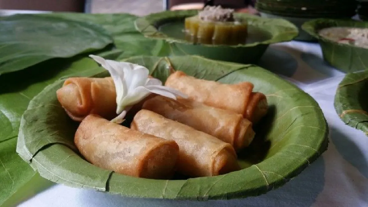 จานใบไม้น้อมใจอาลัยพ่อหลวง