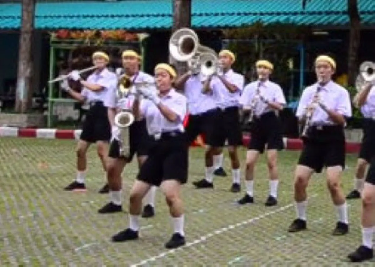 คลิปน่ารัก! นร.โรงเรียนในเชียงใหม่โชว์เป่า-เต้น ประกอบเพลง