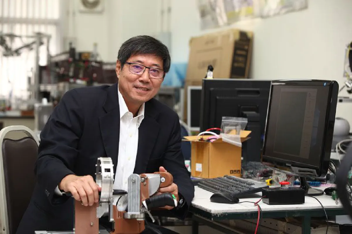 ดร.วิบูลย์ แสงวีระพันธุ์ศิริ นักวิจัยหุ่นยนต์ระดับชาติ