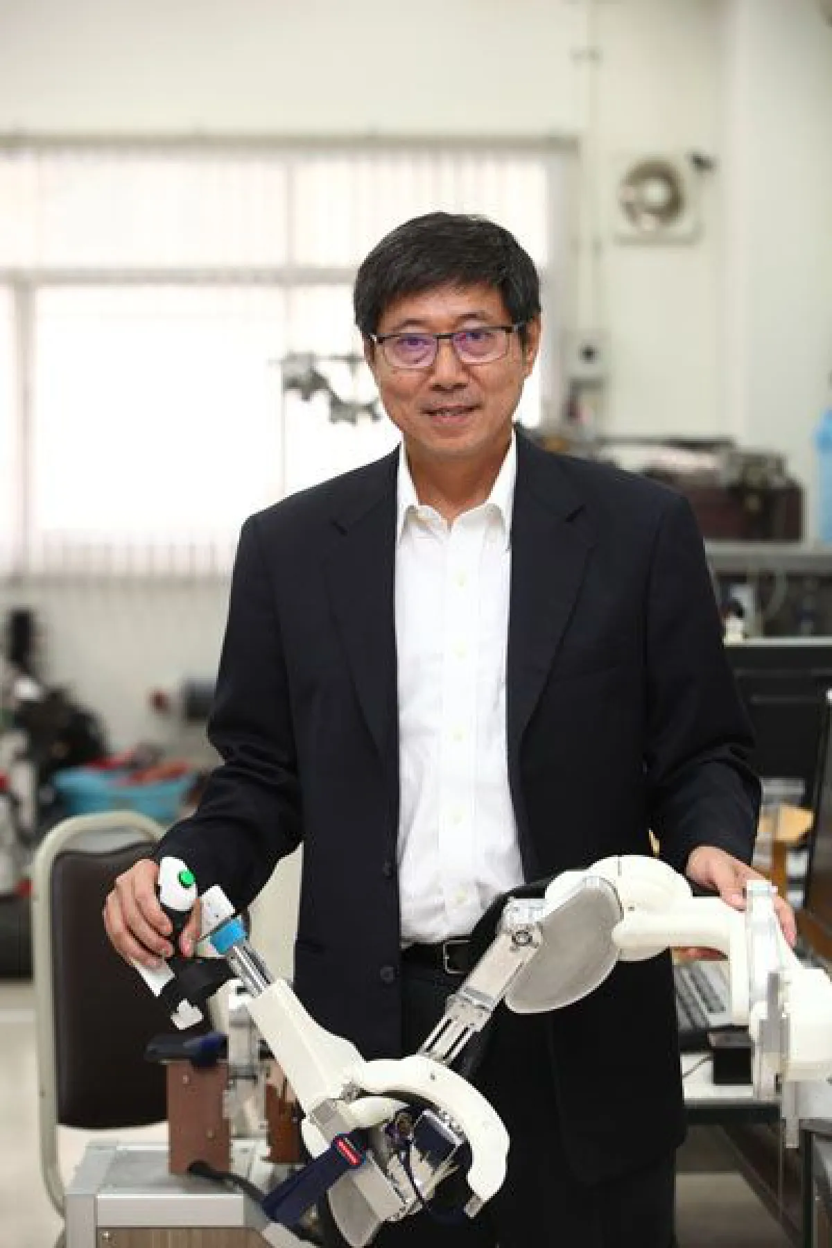 ดร.วิบูลย์ แสงวีระพันธุ์ศิริ นักวิจัยหุ่นยนต์ระดับชาติ