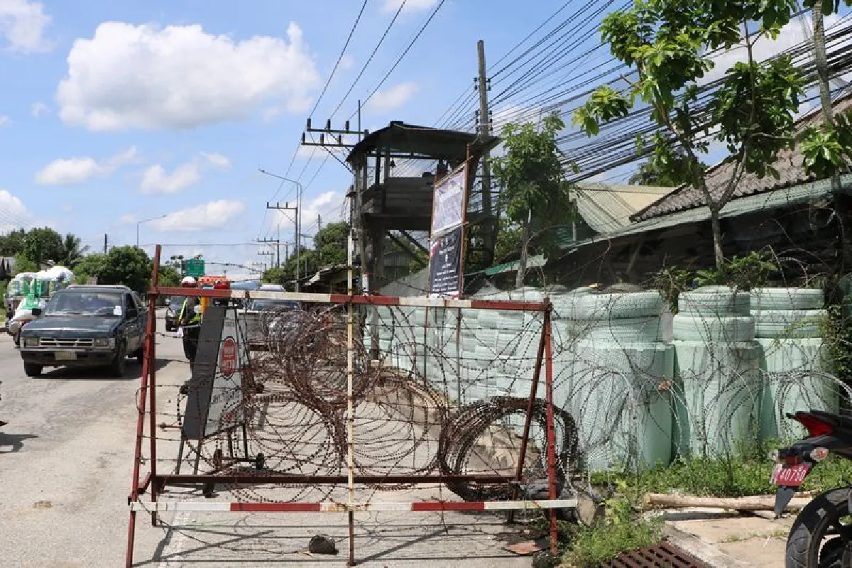 คนร้ายขว้างไปป์บอมบ์หวังสังหารตำรวจรือเสาะ