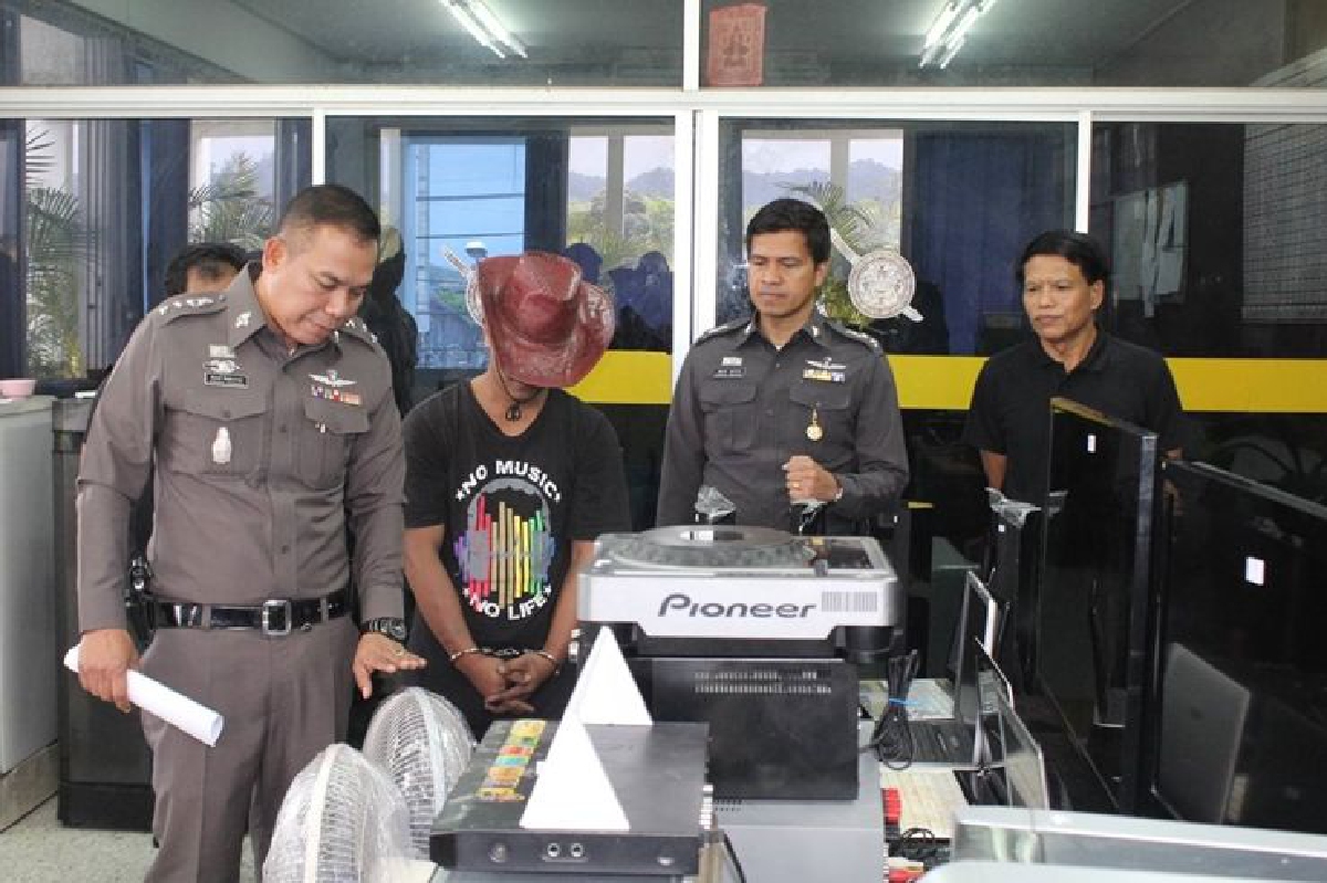 ตำรวจจับโจรแฝงตัวเป็นพ่อค้าขายขนมลักทรัพย์ตามหมู่บ้าน ตำรวจจับโจรแฝงตัวเป็นพ่อค้าขายขนมลักทรัพย์ตามหมู่บ้าน