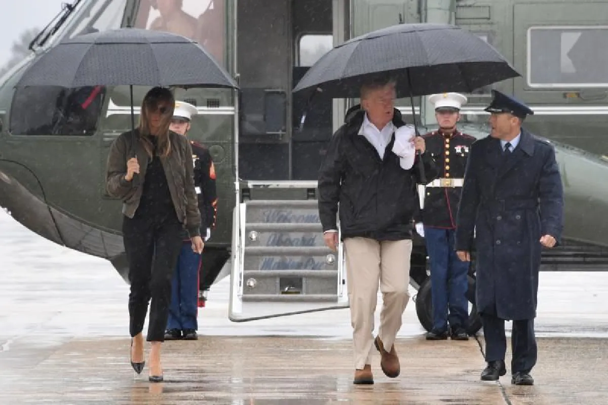 สื่อเผย 'เมลาเนีย ทรัมป์' ใส่ส้นสูง 5นิ้ว ลงพื้นที่น้ำท่วม