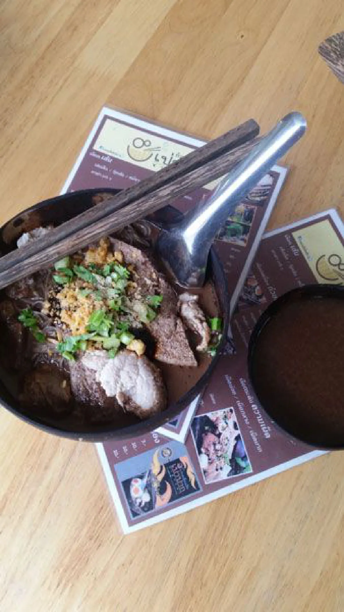 ก๋วยเตี๋ยวเรือเป่าปาก ทีเด็ดอยู่ที่น้ำพริกเผา