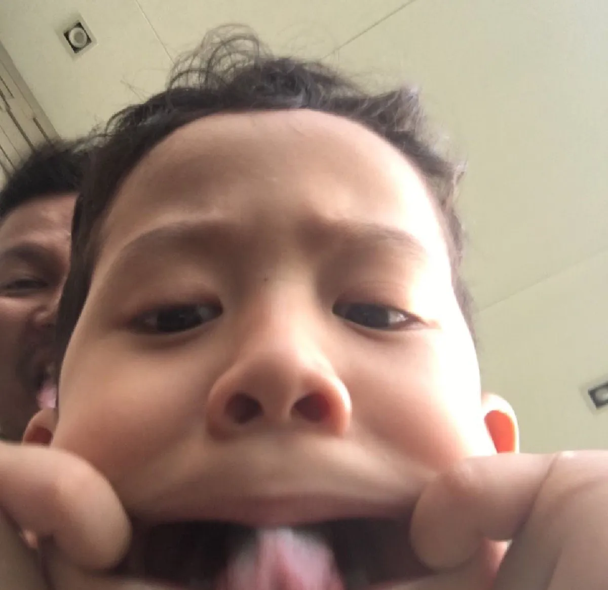 รวมช็อตเด็ดลูกดารา..เห็นแล้วฮาน้ำตาเล็ด