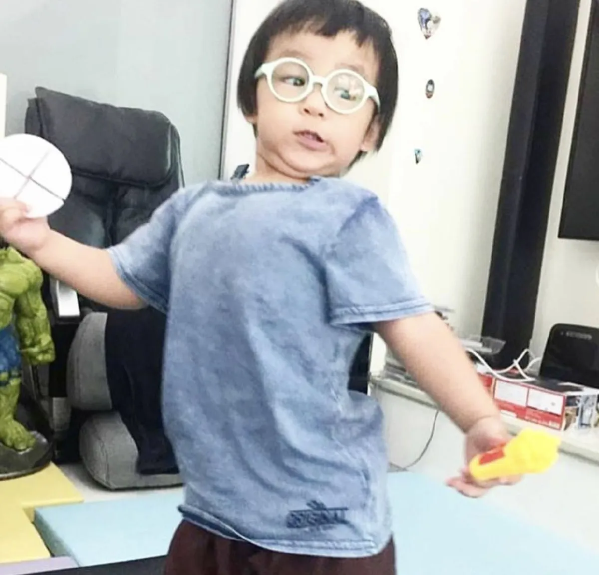 รวมช็อตเด็ดลูกดารา..เห็นแล้วฮาน้ำตาเล็ด