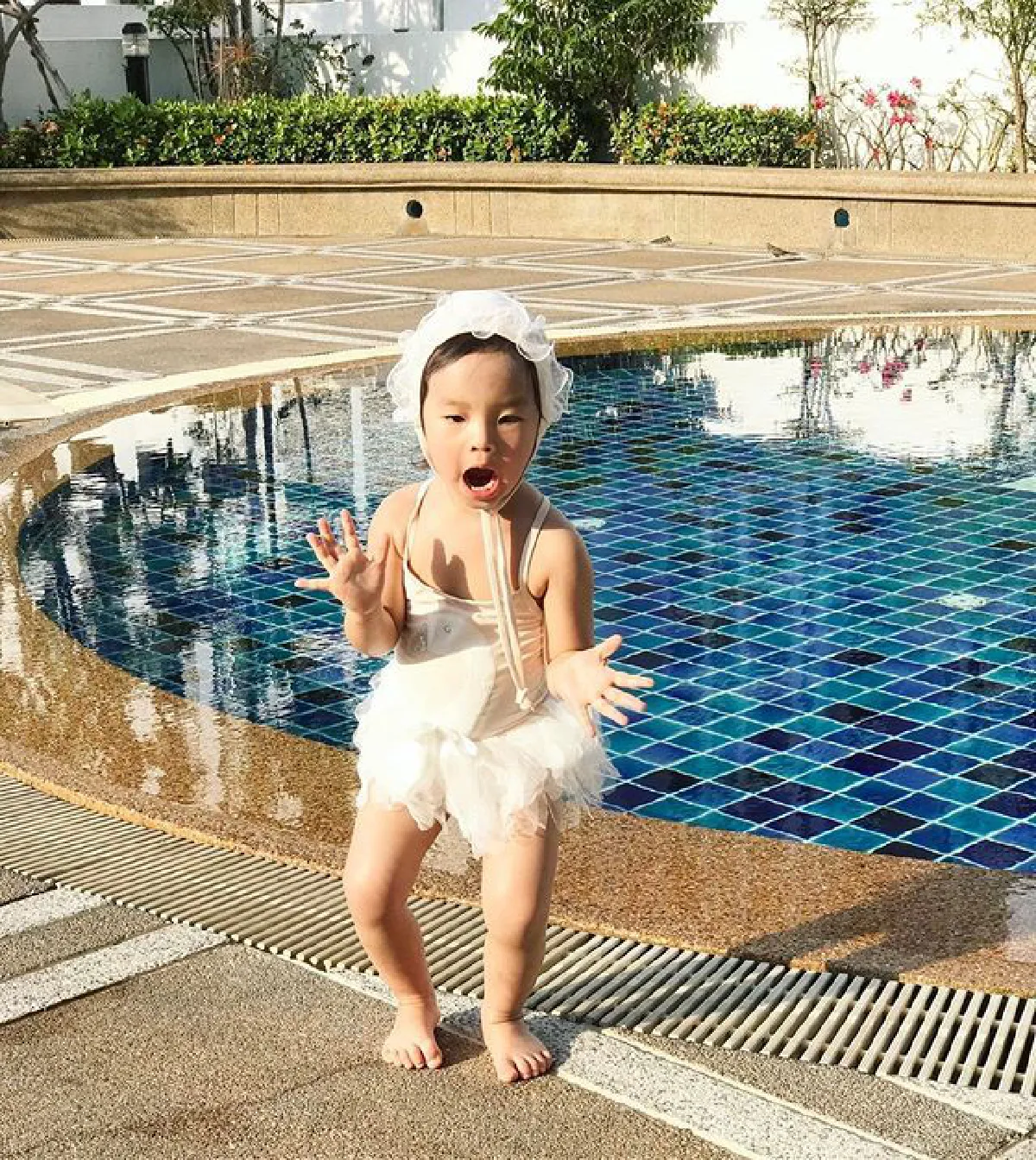 รวมช็อตเด็ดลูกดารา..เห็นแล้วฮาน้ำตาเล็ด