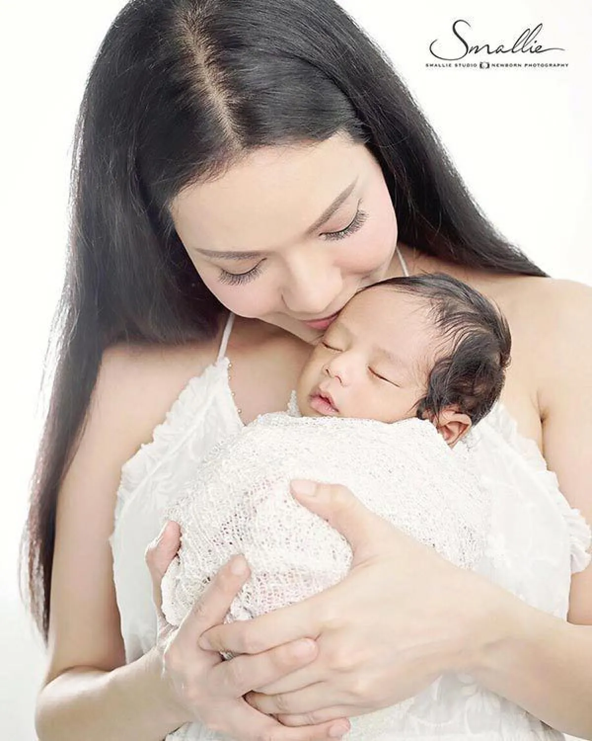 ภาพสุดอบอุ่น อ๋อม สกาวใจ-น้องจอมทัพ สายใยรักจากแม่สู่ลูก