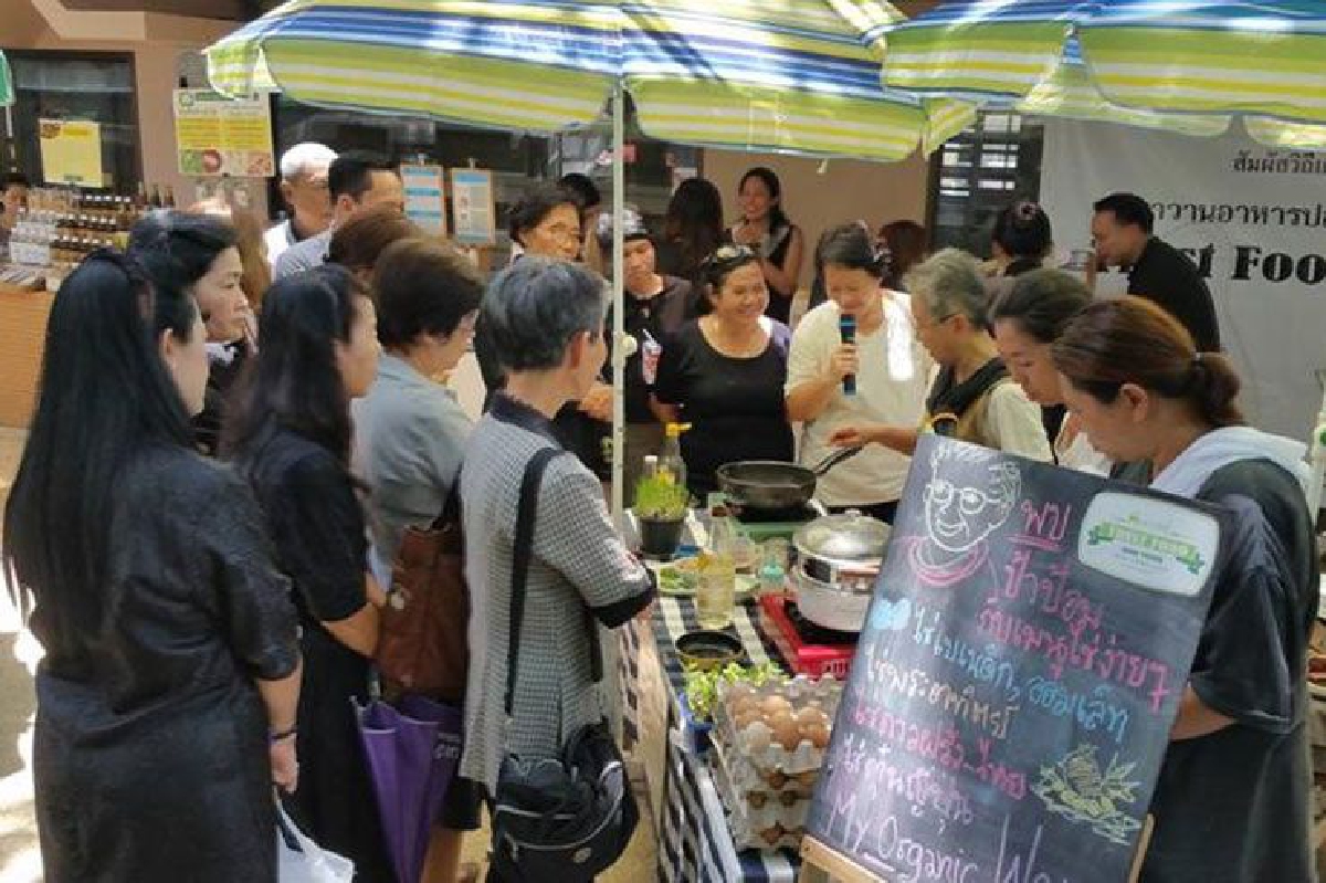 Trust Food Good Truk ตลาดนัดติดล้อเพื่อคนรักสุขภาพ Trust Food Good Truk ตลาดนัดติดล้อเพื่อคนรักสุขภาพ