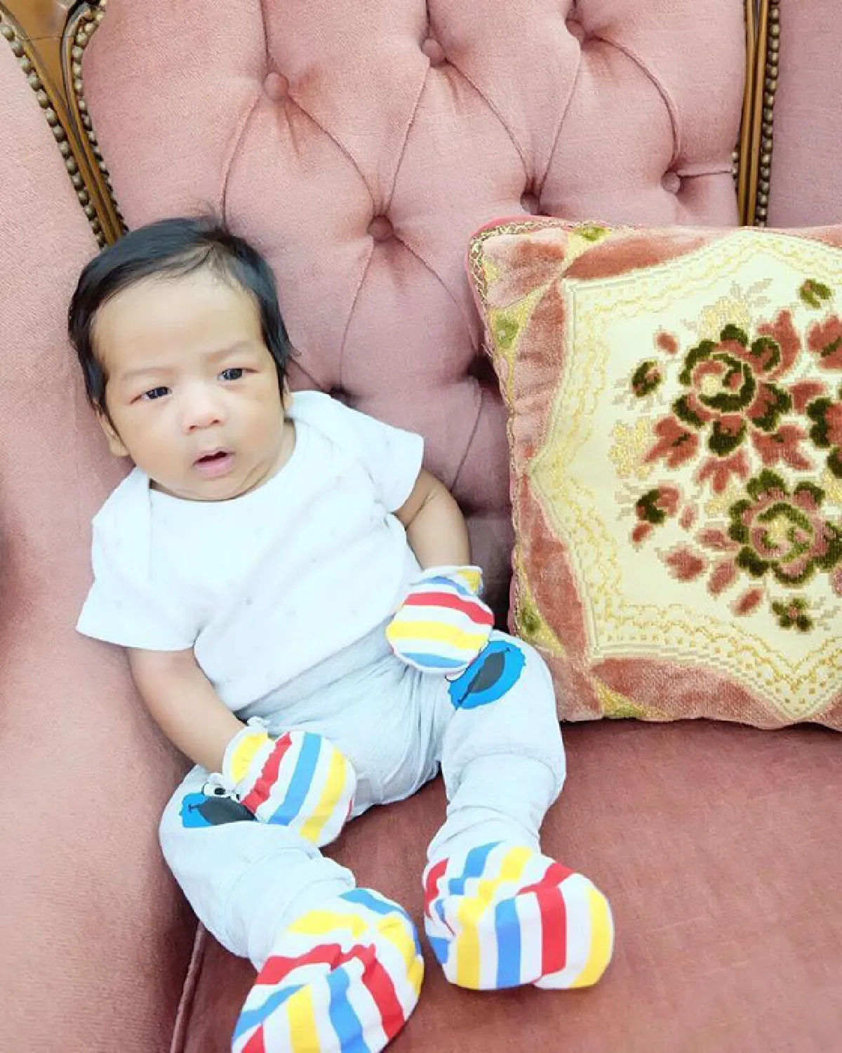 ภาพสุดอบอุ่น อ๋อม สกาวใจ-น้องจอมทัพ สายใยรักจากแม่สู่ลูก