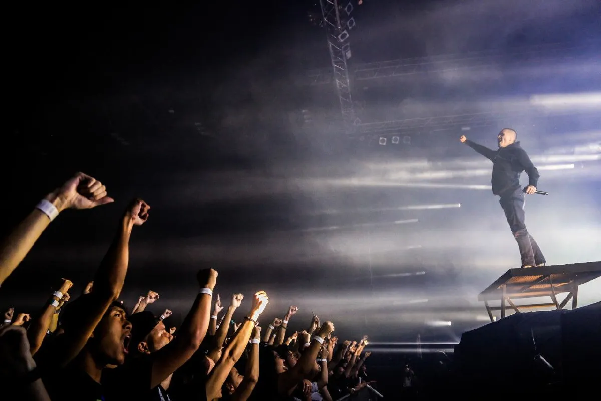 คอนเสิร์ตใหญ่ โลโมโซนิค ศิลปินบ้าพลังที่เล่นสดได้มันส์ที่สุด