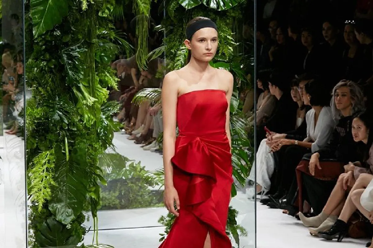 Elle Fashion Week 2017 โชว์สุดเก๋ต่อเนื่องวันที่ 4