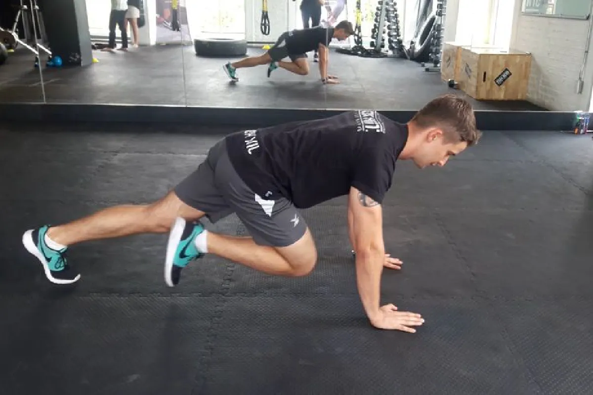 ฟิตแอนด์เฟิร์มด้วย 3 ท่าในเวลานิดเดียว