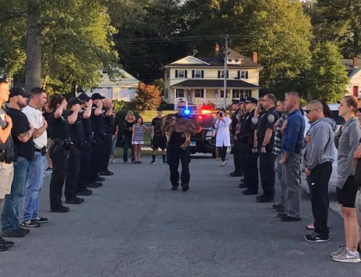 ไว้อาลัย…สุนัขตำรวจทีม K9 ได้จากโลกนี้ไปแล้วหลังปฏิบัติหน้าที่อย่างดีมาตลอด 10 ปี