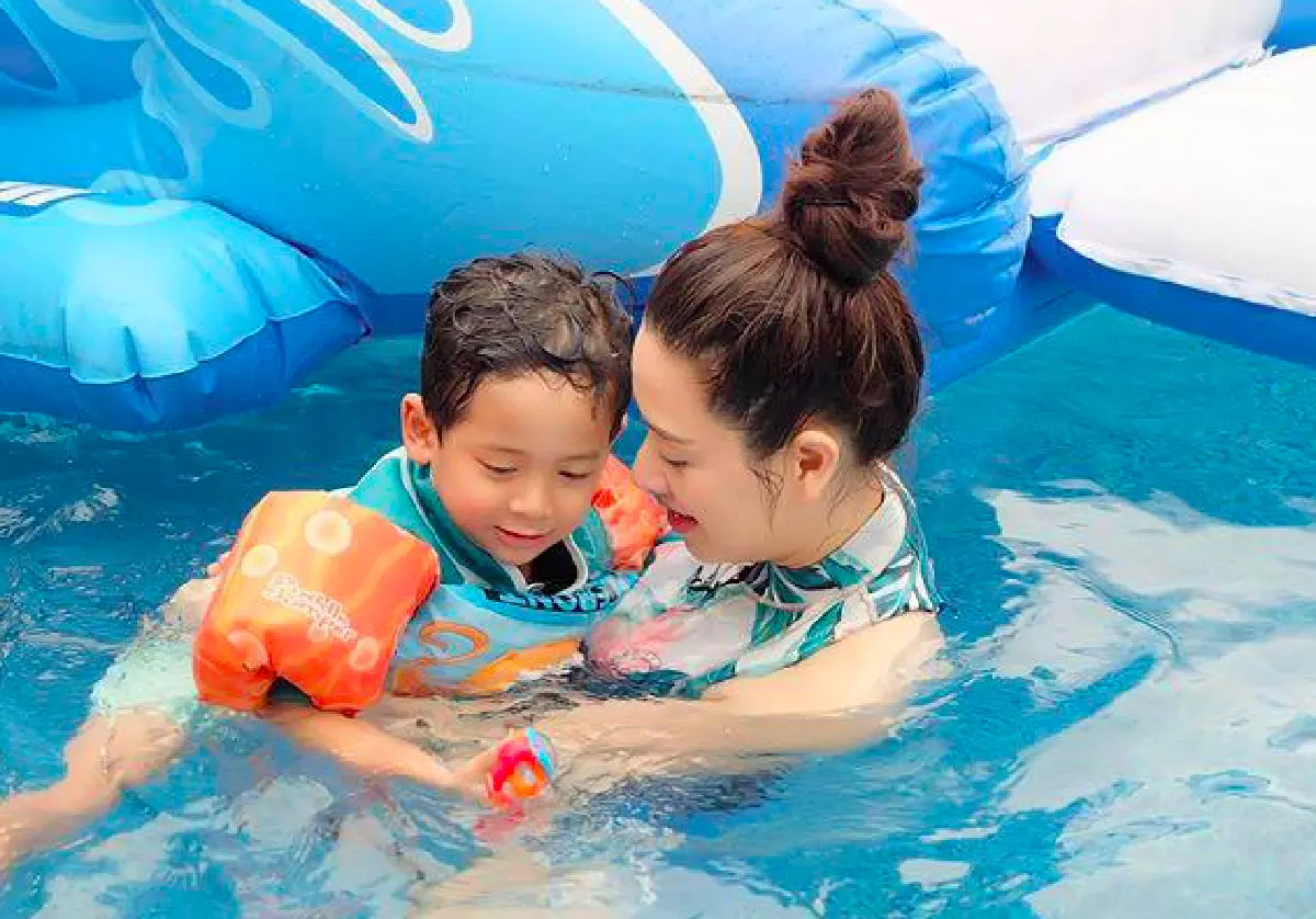 หรูเริ่ดอลังการได้อีก..สระว่ายน้ำในบ้านของเหล่าคนดัง