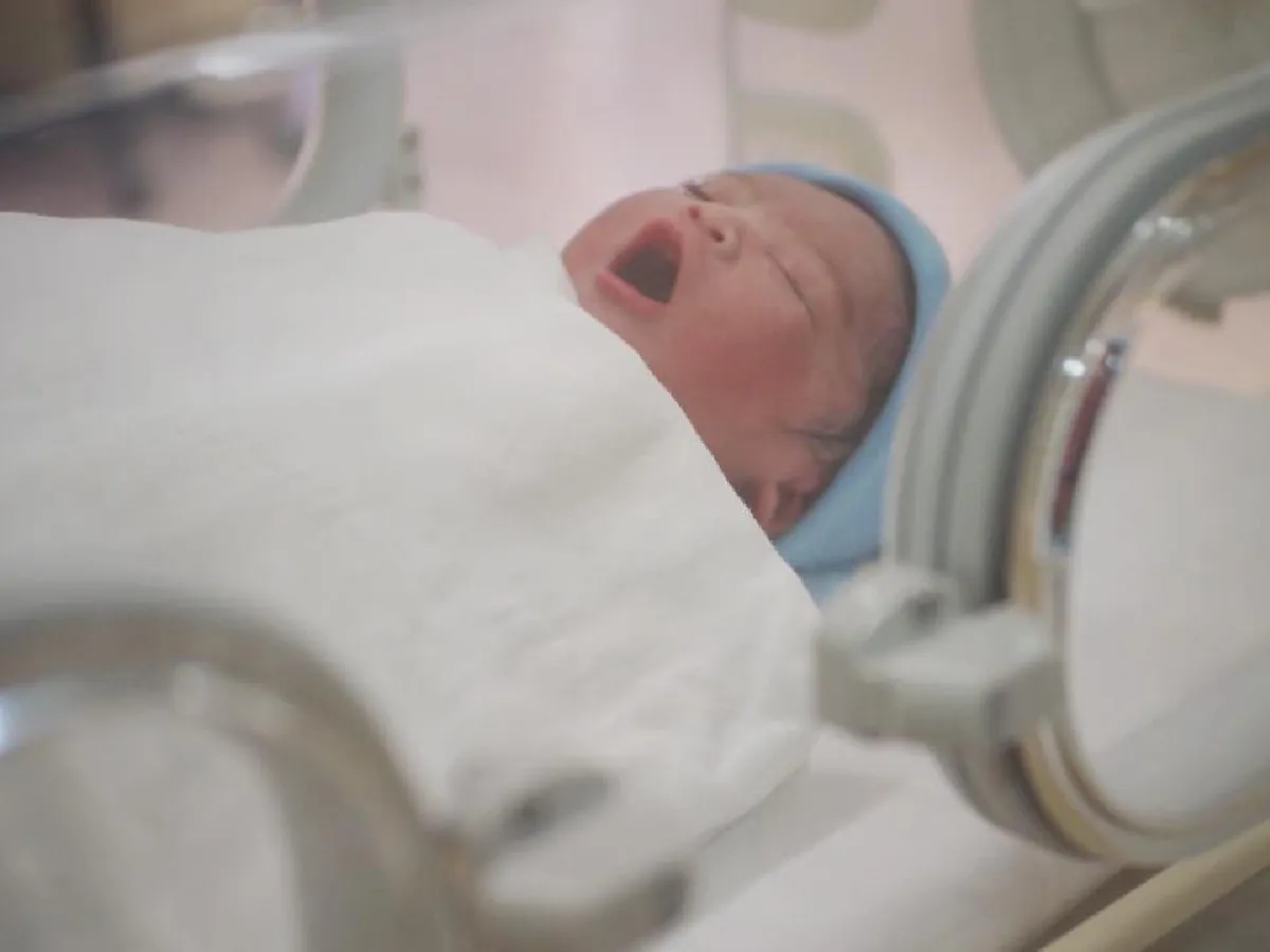 คลอดแล้วจ้า! น้องสปูน ลูกชายคนแรกของ แมงปอ ชลธิชา