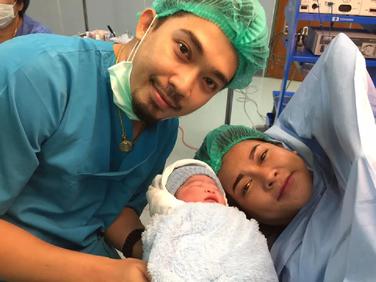 คลอดแล้วจ้า! น้องสปูน ลูกชายคนแรกของ แมงปอ ชลธิชา