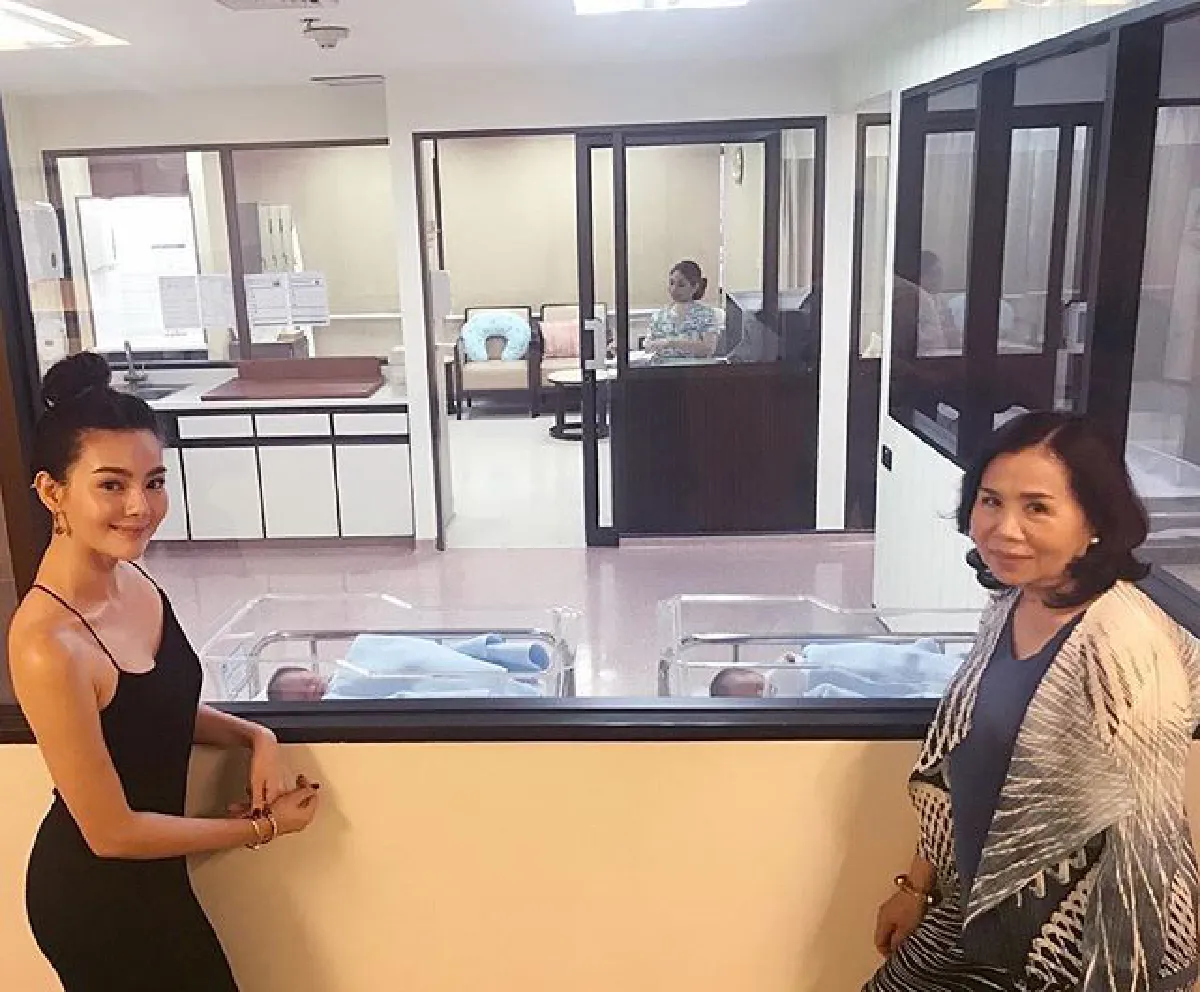 แม่สตรองมาก! ภาพล่าสุด ชมพู่ อารยา หลังคลอดลูกแฝดได้ 2 วัน