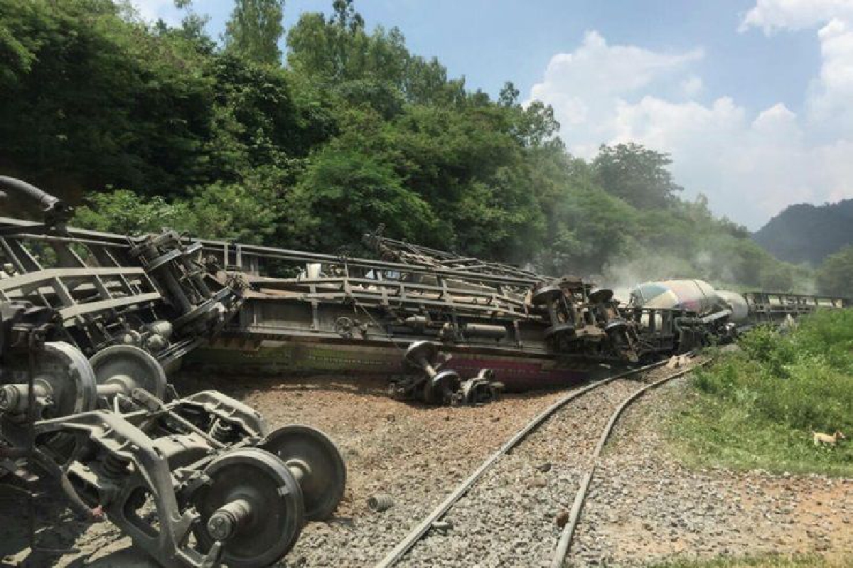 รถไฟตกรางสถานีผาเสด็จ จ.สระบุรี รฟท.ปรับเปลี่ยนเส้นทางเดินรถสายอีสานชั่วคราว รถไฟตกรางสถานีผาเสด็จ จ.สระบุรี รฟท.ปรับเปลี่ยนเส้นทางเดินรถสายอีสานชั่วคราว