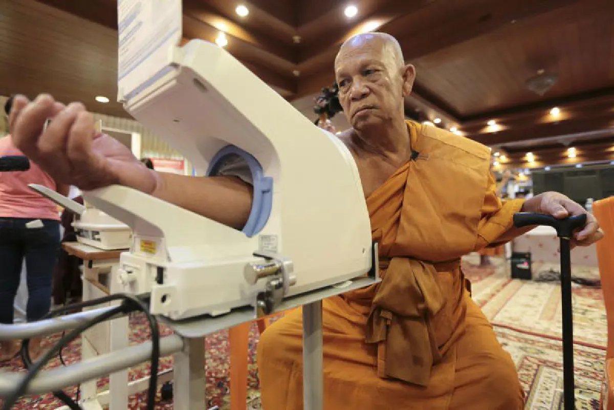 โปรตีนต่ำ-ไขมันสูง ‘ตักบาตร’... อย่าลืมถามพระ