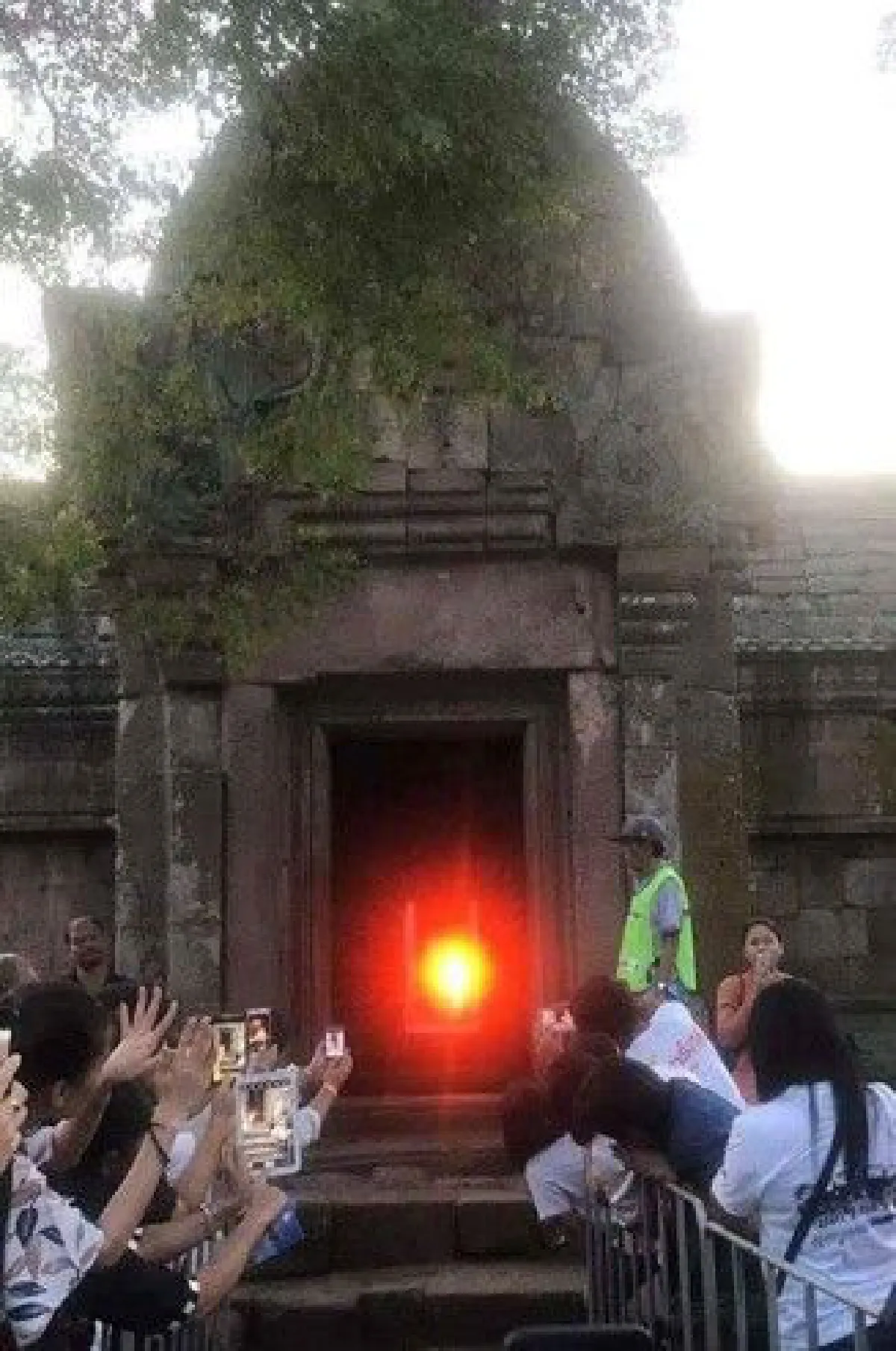 เผยภาพแสงอาทิตย์ลอด 15 ช่องประตู ปราสาทพนมรุ้ง